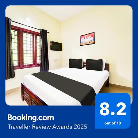 Super Hotel O Nettoor Near Lakeshore Hospital Kochi Bagian luar foto