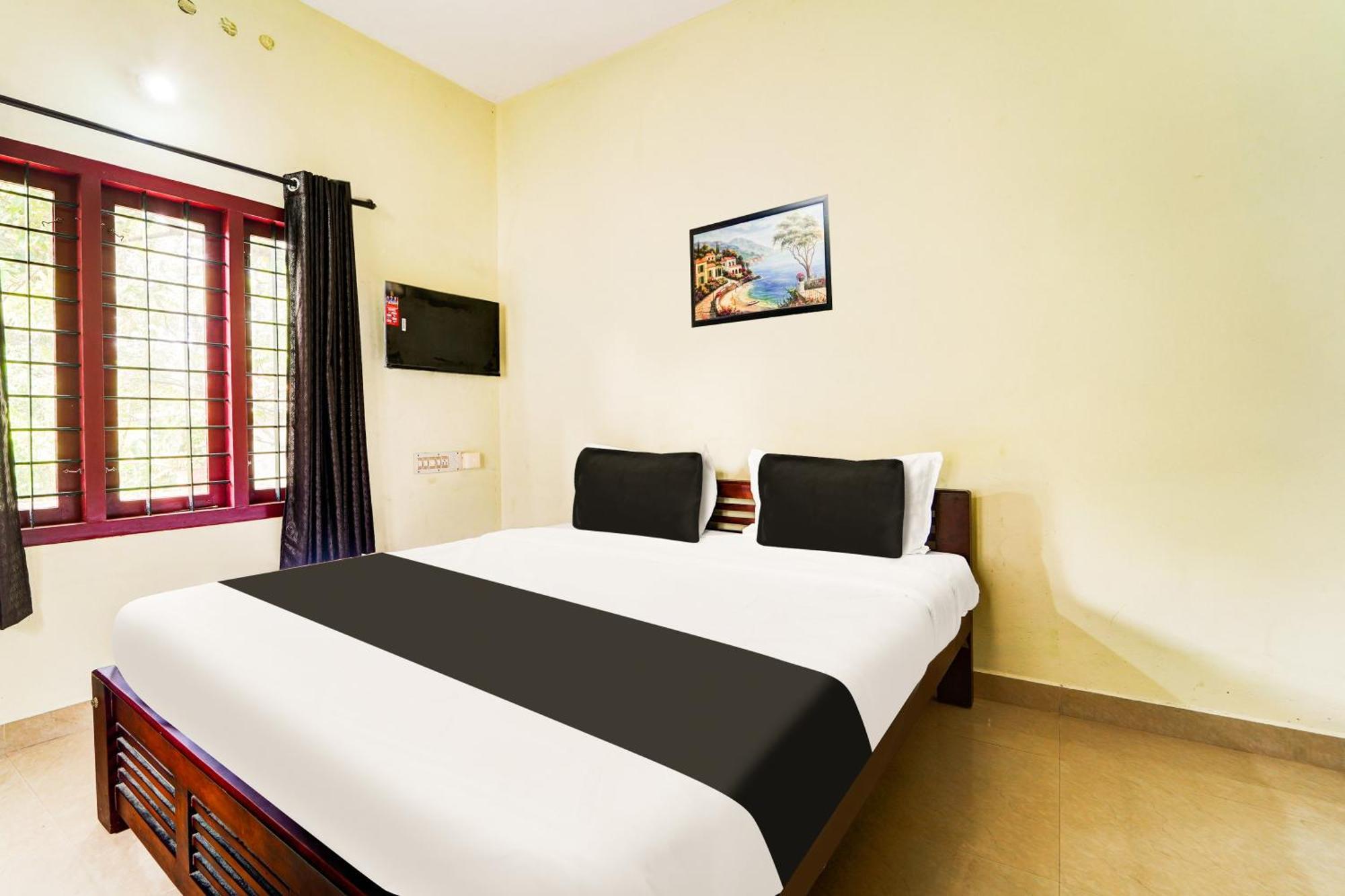 Super Hotel O Nettoor Near Lakeshore Hospital Kochi Bagian luar foto